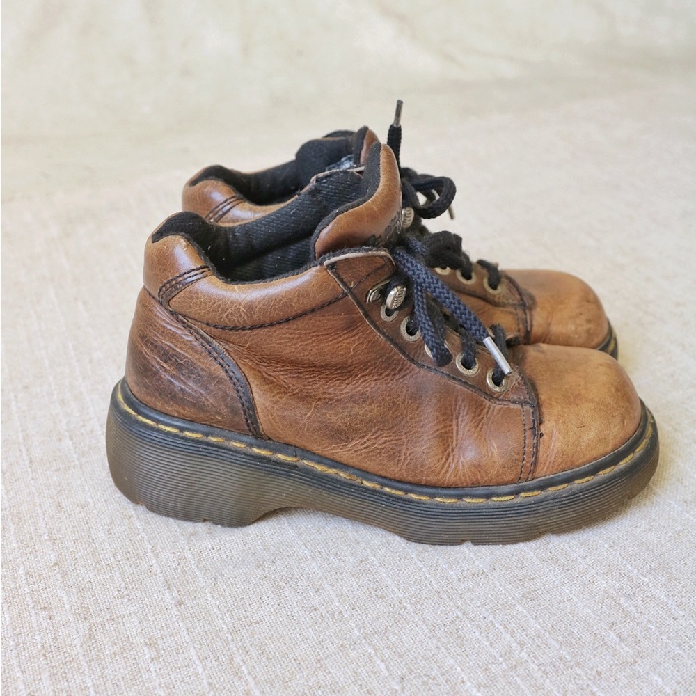 Vintage Dr. Martens 8550 Chunky Leather Ankle Boot - Picture 8 of 9